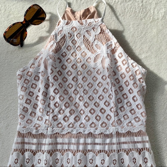 Lulus Dresses & Skirts - EUC Lulus Lace dress